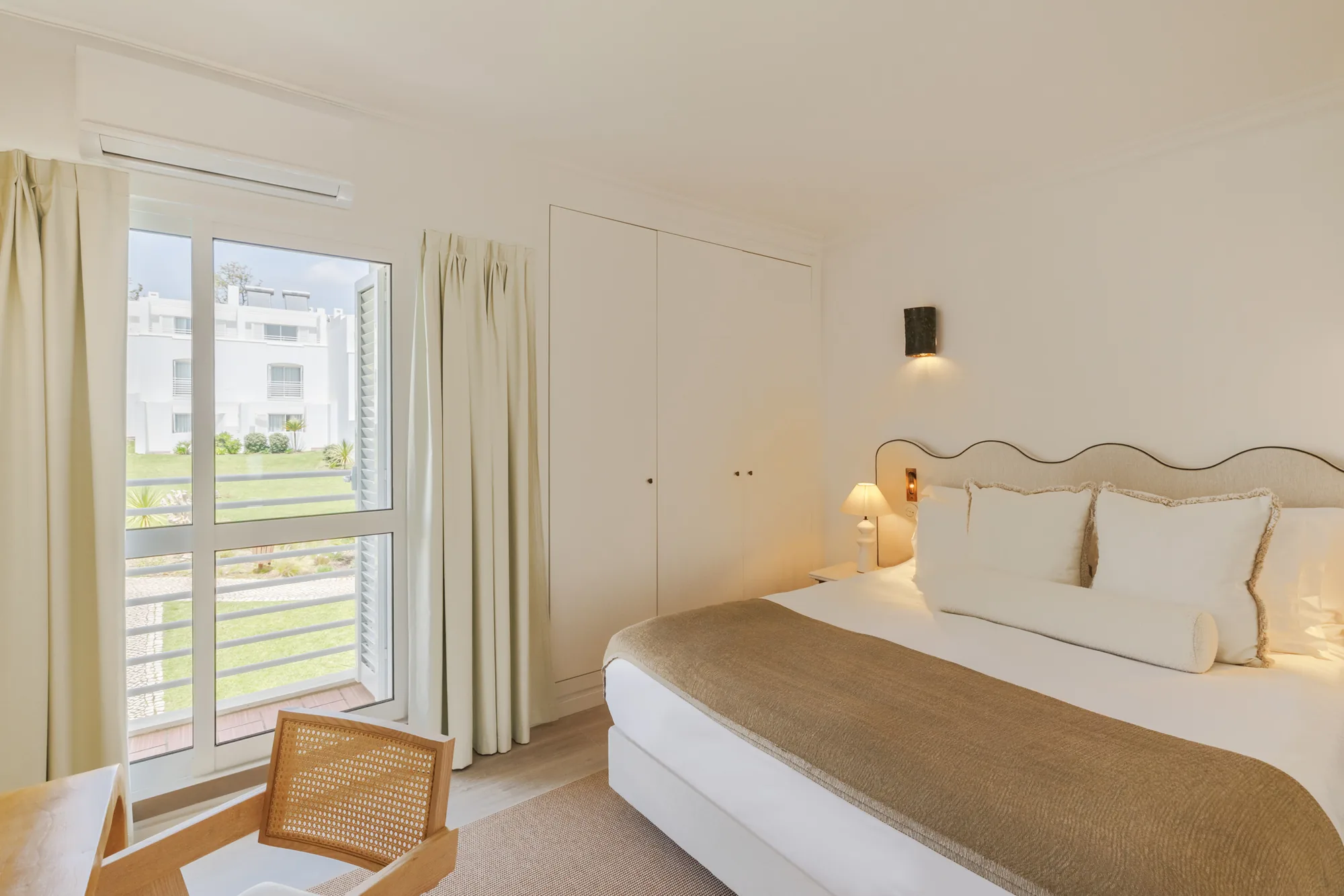 One-Bedroom Apartment, sea view